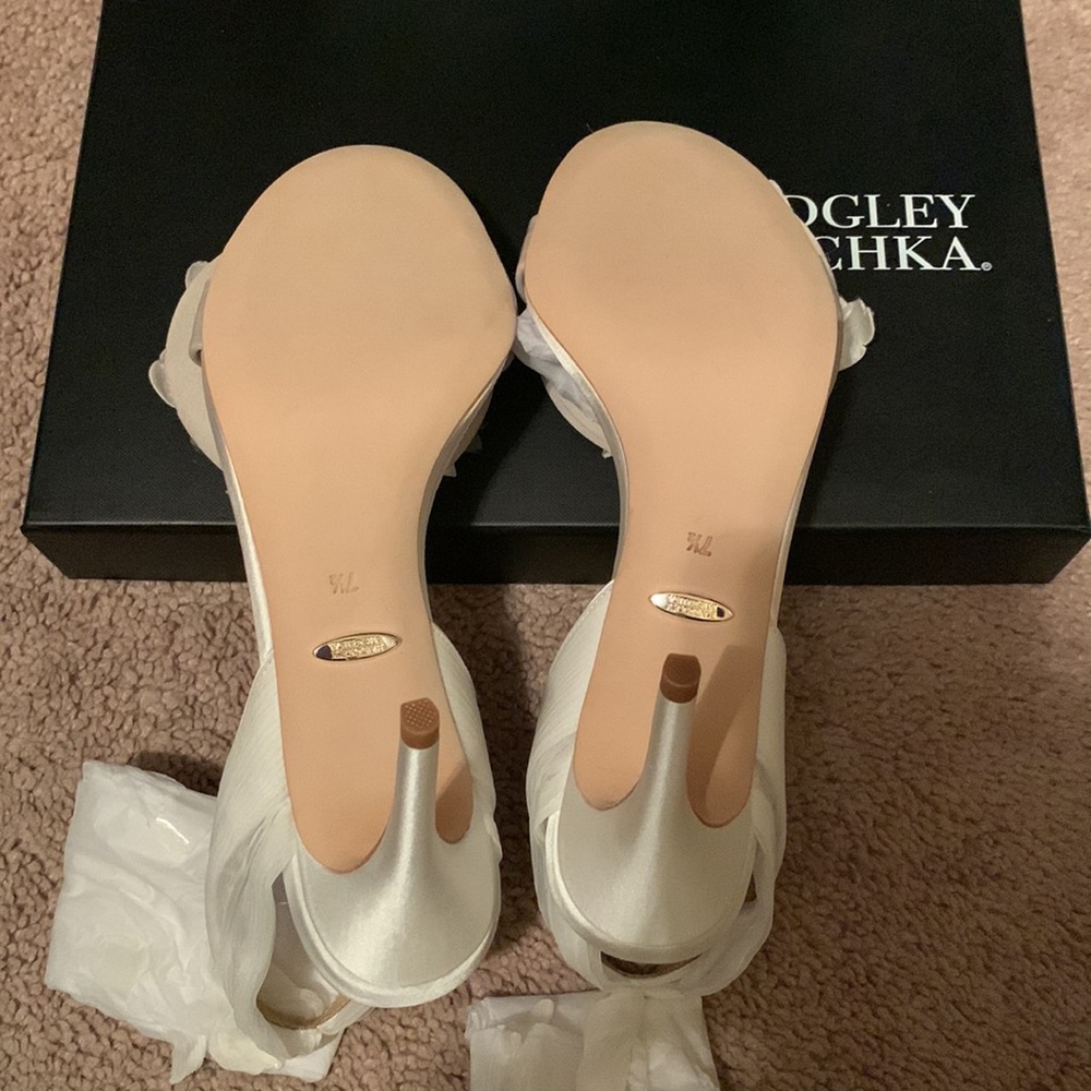 SOLD!! Badgley Mischka Almira Heels - Picture 4 of 7